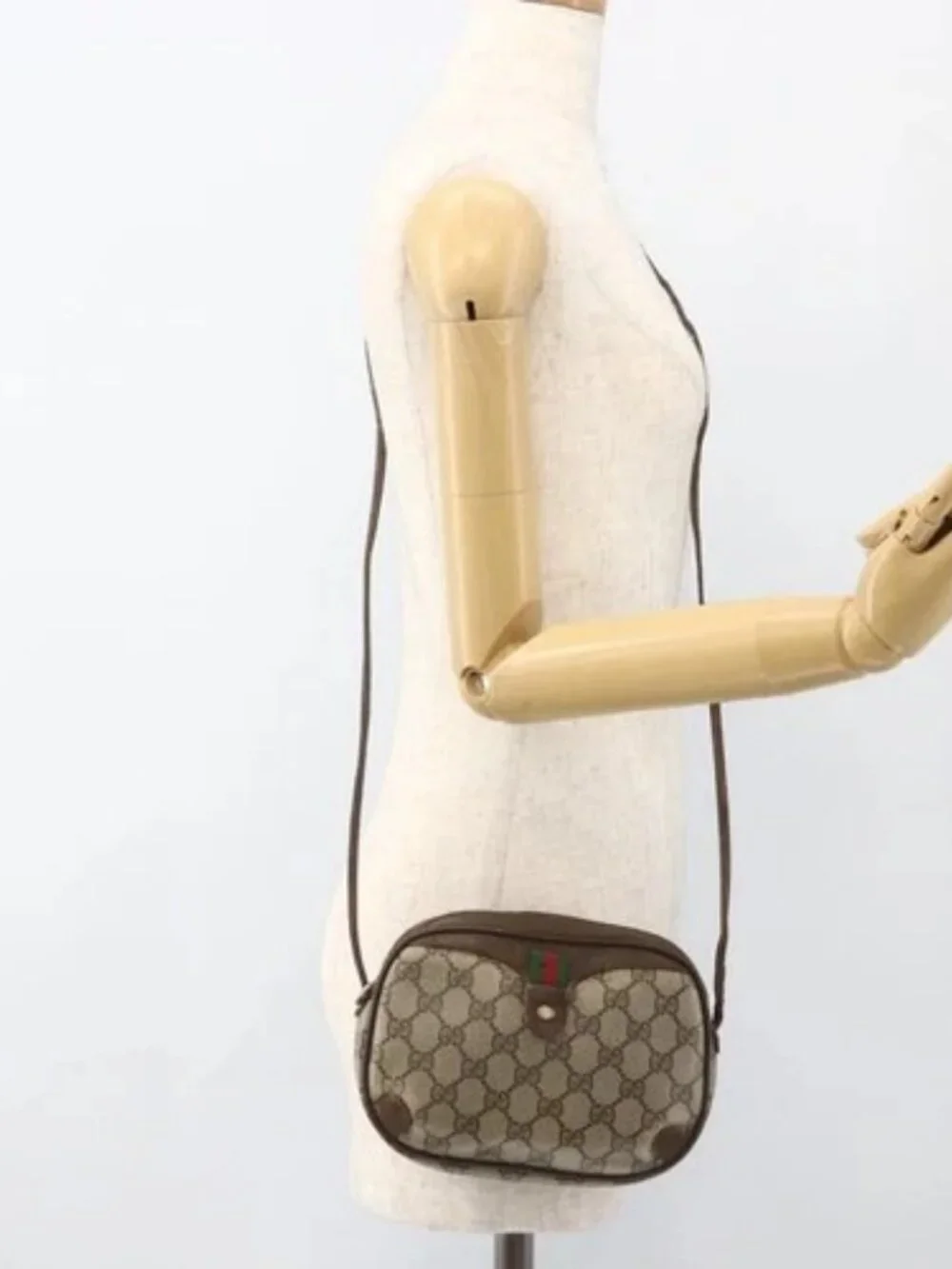Gucci brand	gucci color	beige